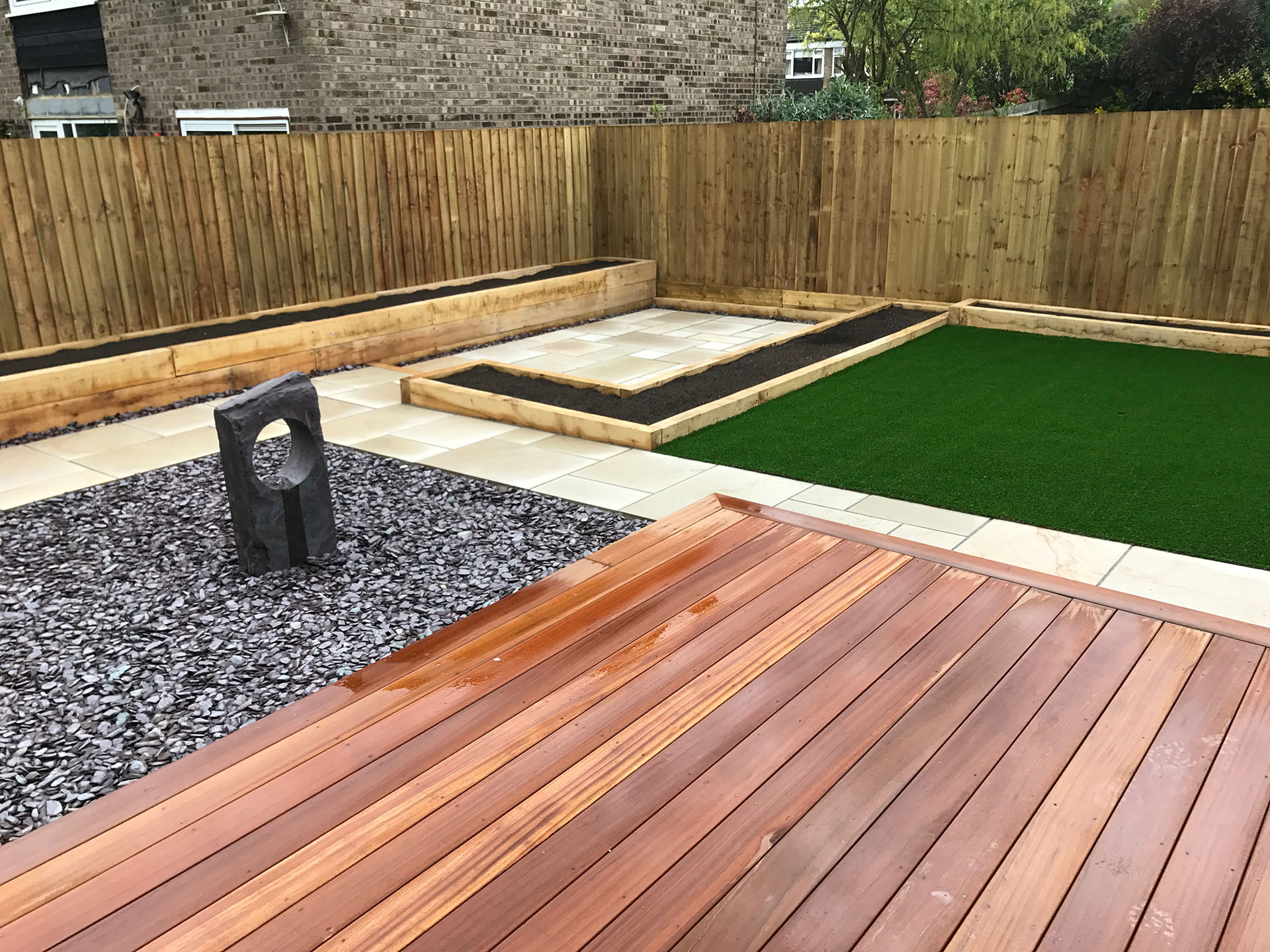 Hardwood-decking-water-feature-raised-beds-and-paving